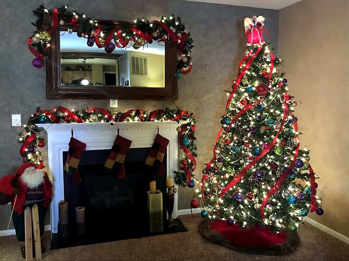 Living room holiday decorating